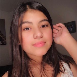 Meet your Posher, Adamari